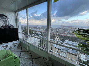 sea view ,Colored, sunny & full of plants flat, Haifa